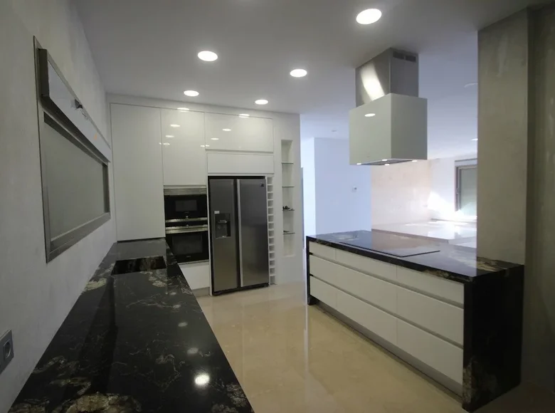 Haus 4 Schlafzimmer 459 m² Alicante, Spanien