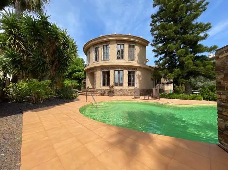 5 bedroom villa 300 m² Urbanizacion Dona Pepa, Spain
