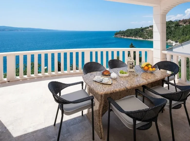 Villa 800 m² Grad Omis, Croatia