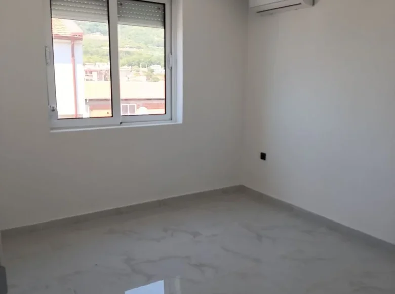 2 bedroom apartment 73 m² Pecurice, Montenegro