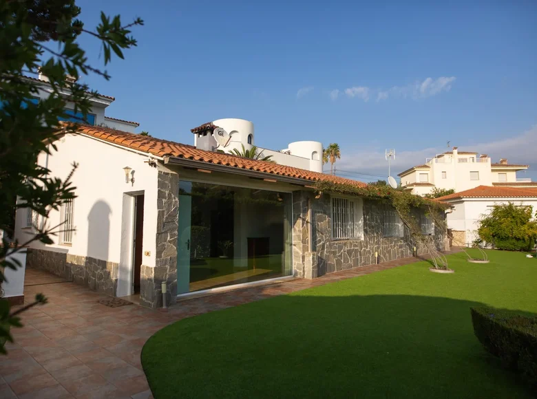 Villa de tres dormitorios 216 m² Lloret de Mar, Španjolska