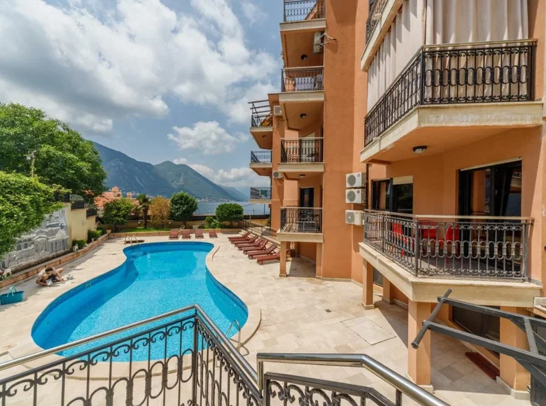 Квартира 2 спальни 80 м² Доброта, Черногория