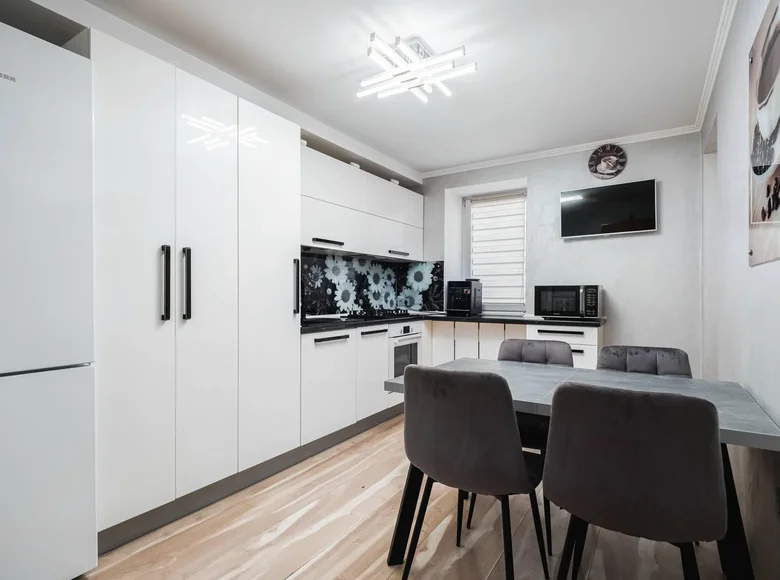 Mieszkanie 5 pokojów 146 m² Żdanowicze, Białoruś