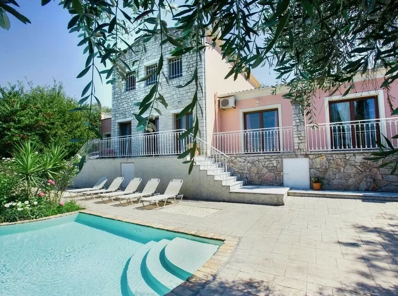 Villa de 4 dormitorios 240 m² Kariotiko, Grecia