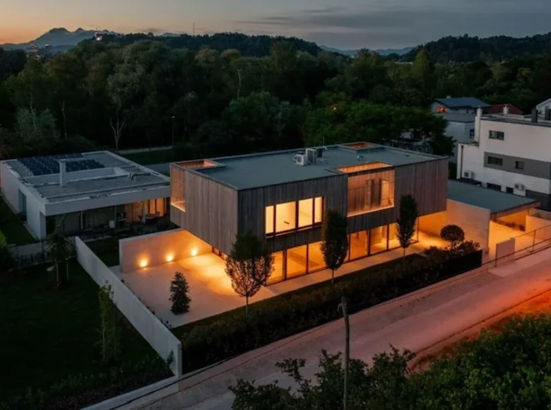 Villa 250 m² Upravna Enota Ljubljana, Slovenia
