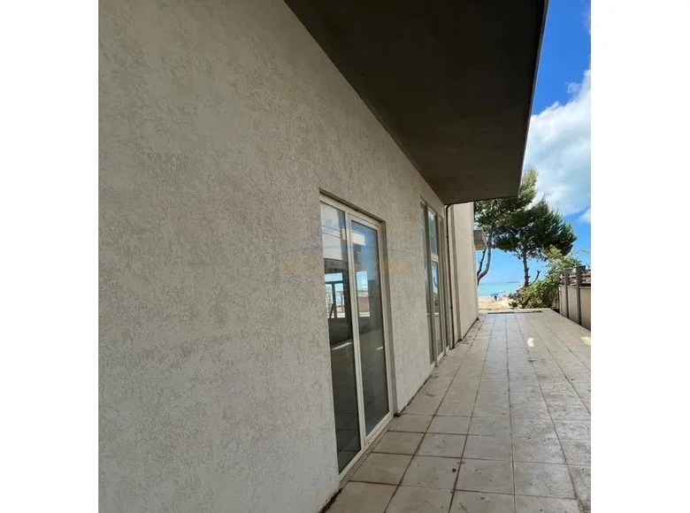 Qera, Ambient Biznesi, Plazhi Iliria, Durrës 