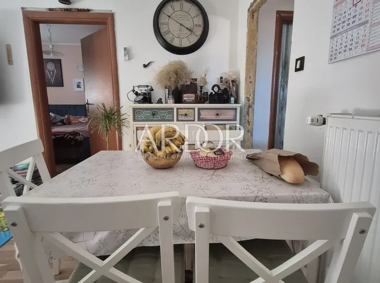 7 bedroom house 230 m² Mavrinci, Croatia