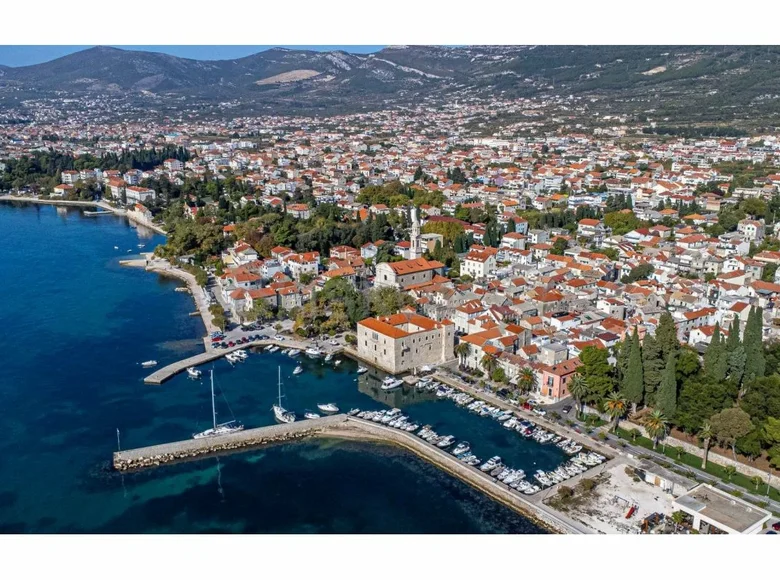 Дом 13 комнат 338 м² Kastel Luksic, Хорватия