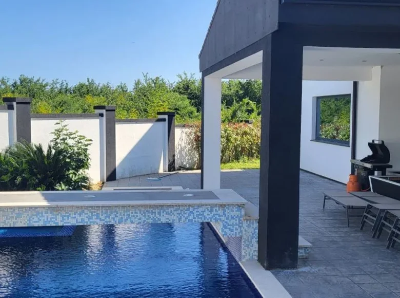 Chalet 4 bedrooms 1 200 m² Opcina Medulin, Croatia