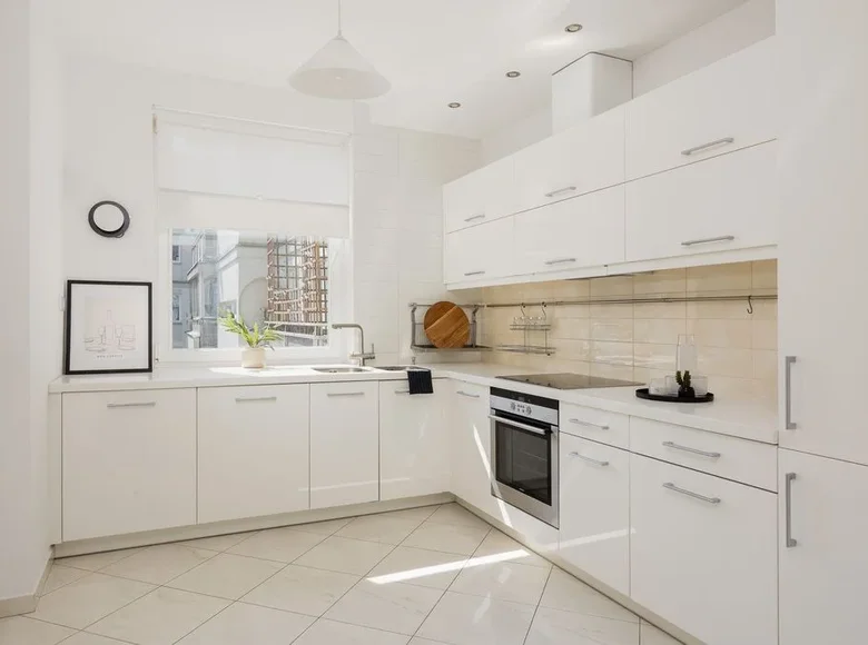 Commercial property 116 m² in Warsaw, Poland