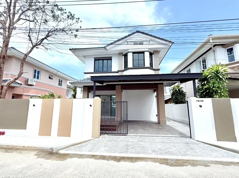 Villa de tres dormitorios 230 m² Chalong, Tailandia