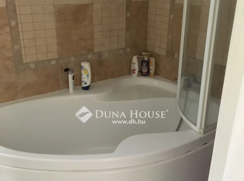 Cottage 1 bathroom 130 m² in Central Hungary, Hungary