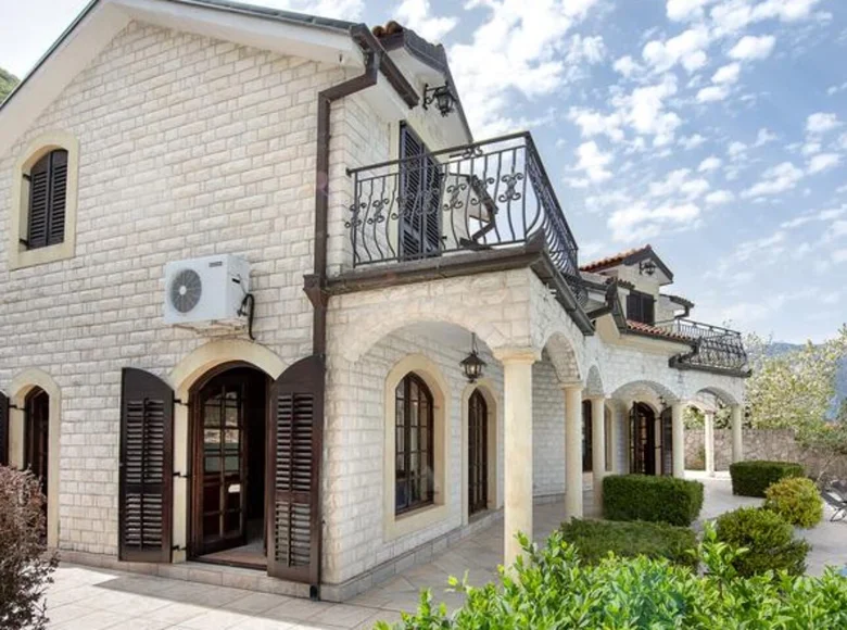 Haus 6 Schlafzimmer 277 m² Stoliv, Montenegro