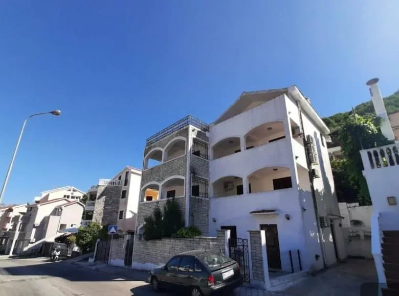 Mieszkanie 2 pokoi 79 m² Budva, Czarnogóra