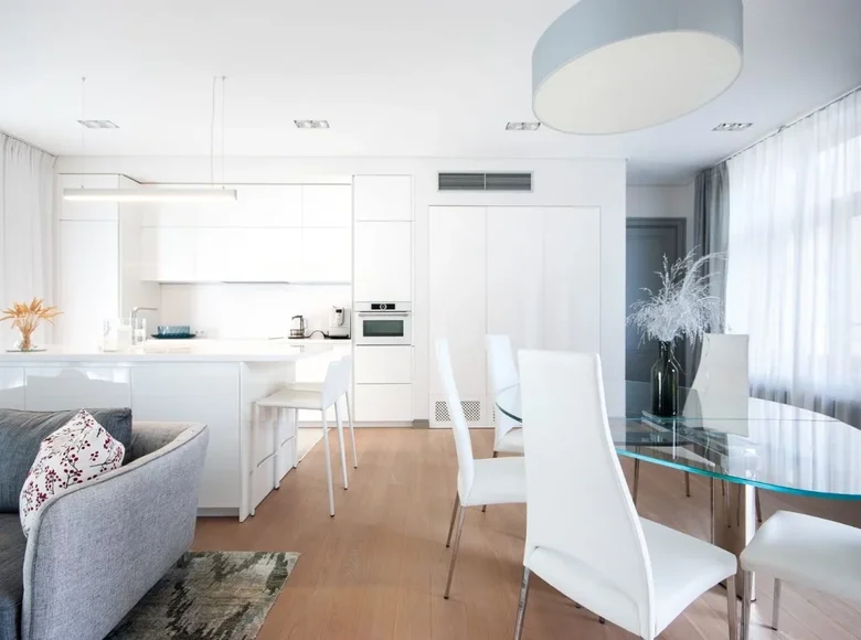 Mieszkanie 4 pokoi 151 m² Ryga, Łotwa