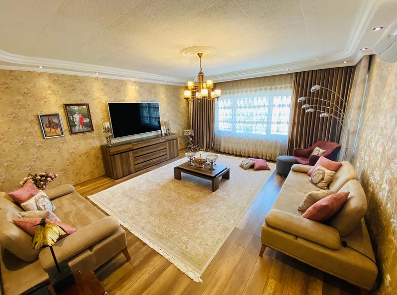 Apartamento 5 habitaciones  Konyaalti, Turquía