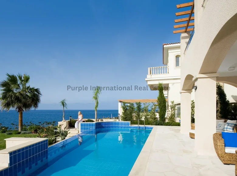 4-Schlafzimmer-Villa 241 m² Peyia, Zypern