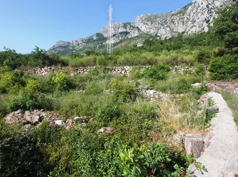 Atterrir  Sveti Stefan, Monténégro