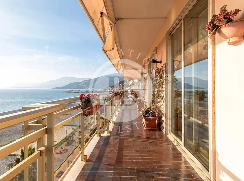 Квартира 3 спальни 360 м² Вентимилья, Италия