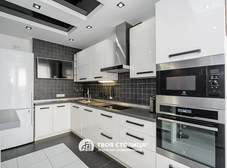 Квартира 2 комнаты 76 м² в Минске, Беларусь