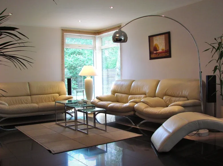 Villa 8 habitaciones 440 m² Riga, Letonia