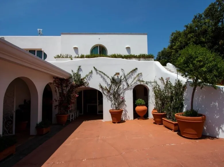 6-Schlafzimmer-Villa 400 m² Latium, Italien