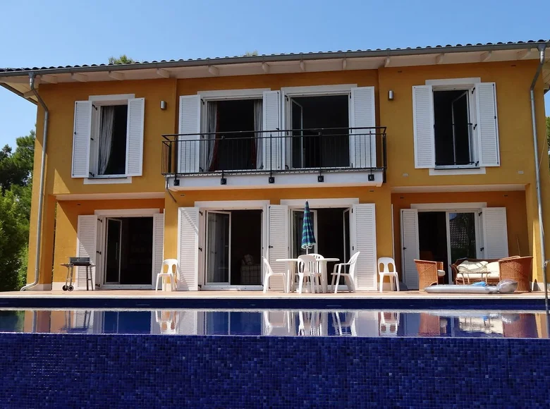 4-Schlafzimmer-Villa 354 m² Palmanova, Spanien