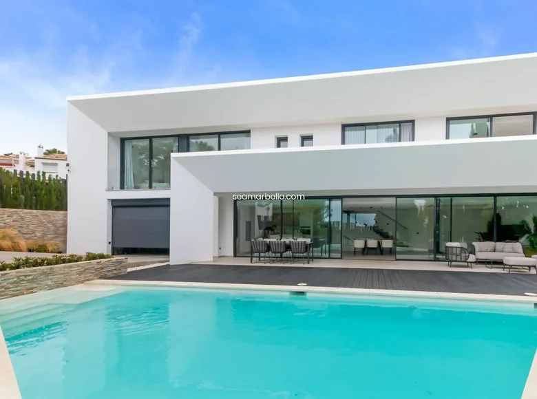 5-Schlafzimmer-Villa  Artola, Spanien