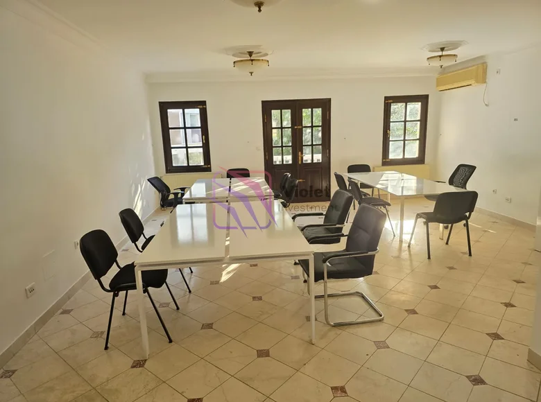 Pomieszczenie biurowe 140 m², Czarnogóra