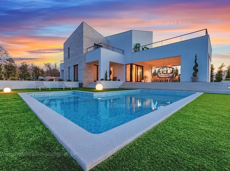 Haus 4 Schlafzimmer 390 m² Radici, Kroatien