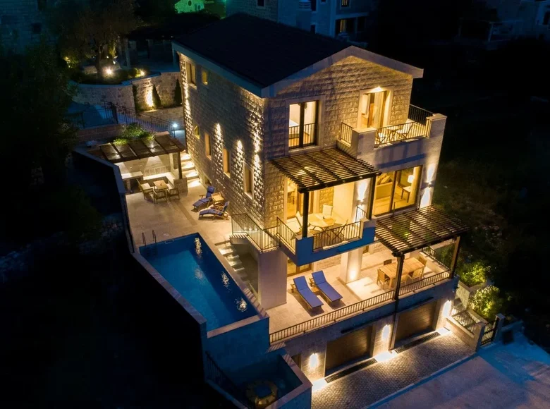 Haus 5 Schlafzimmer 550 m² Rijeka Rezevici, Montenegro