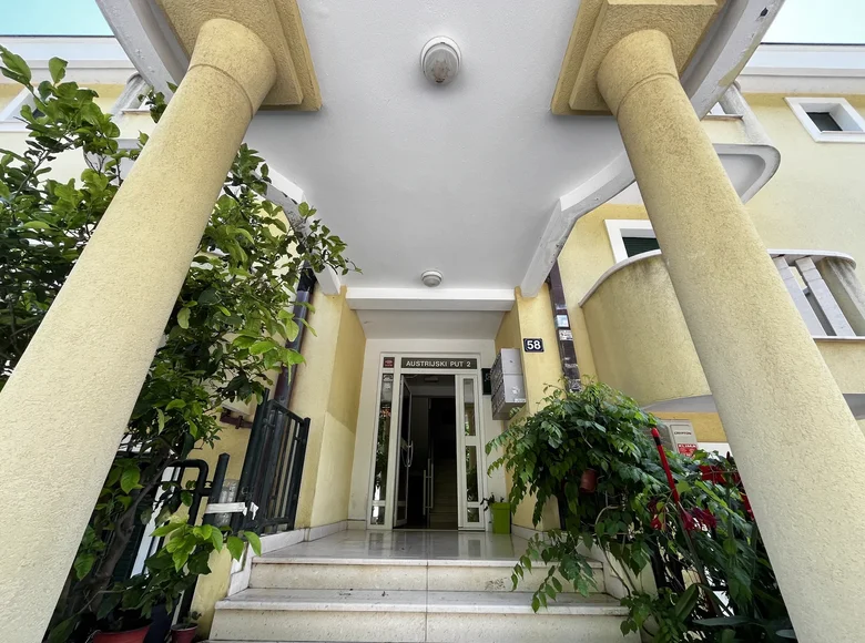 Квартира 5 комнат 167 м² Петровац, Черногория