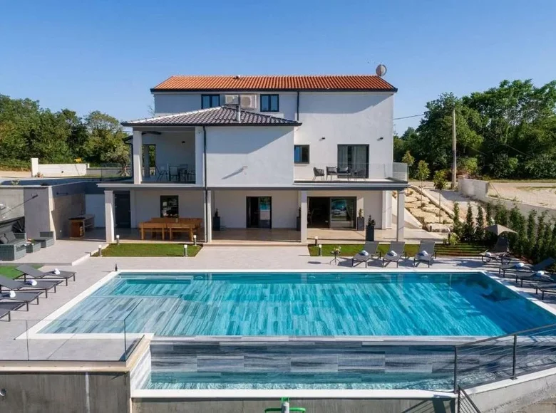 Haus 5 Schlafzimmer 420 m² Opcina Tinjan, Kroatien
