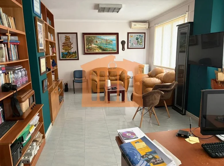 Commercial property 36 m² in Bashkia Durres, Albania