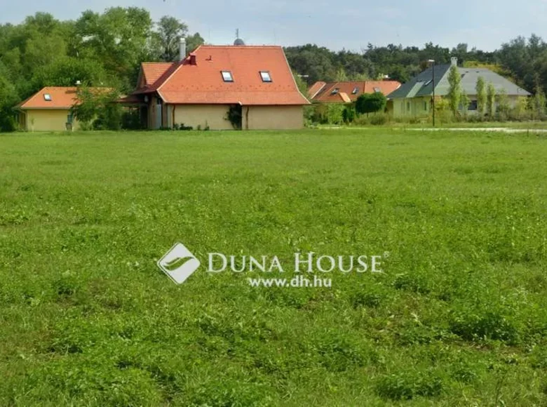 Grundstück 27 713 m² Totis, Ungarn