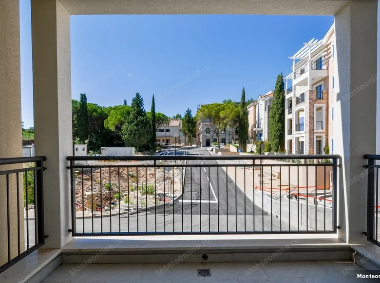 2 bedroom apartment 103 m² Lustica, Montenegro