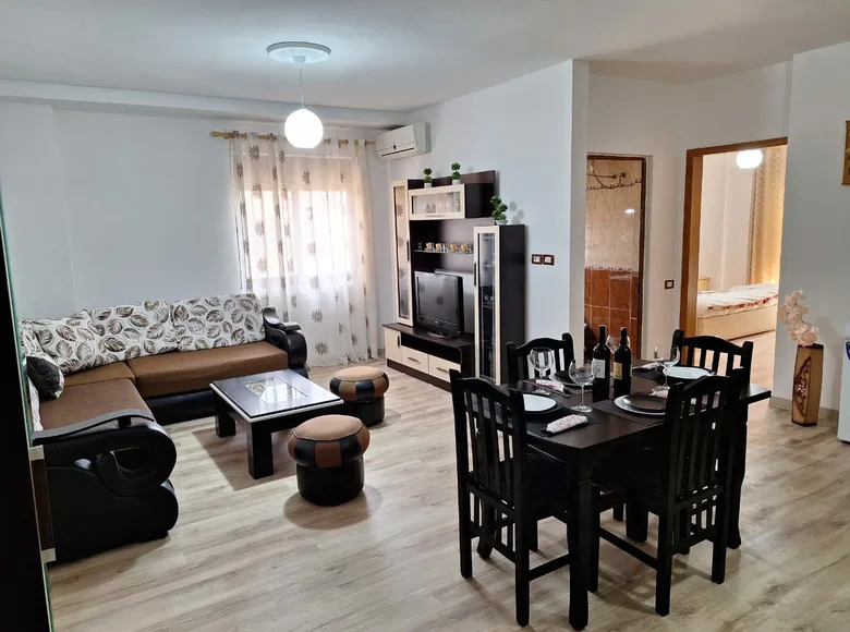 Mieszkanie 2 pokoi 72 m² Bashkia Durres, Albania