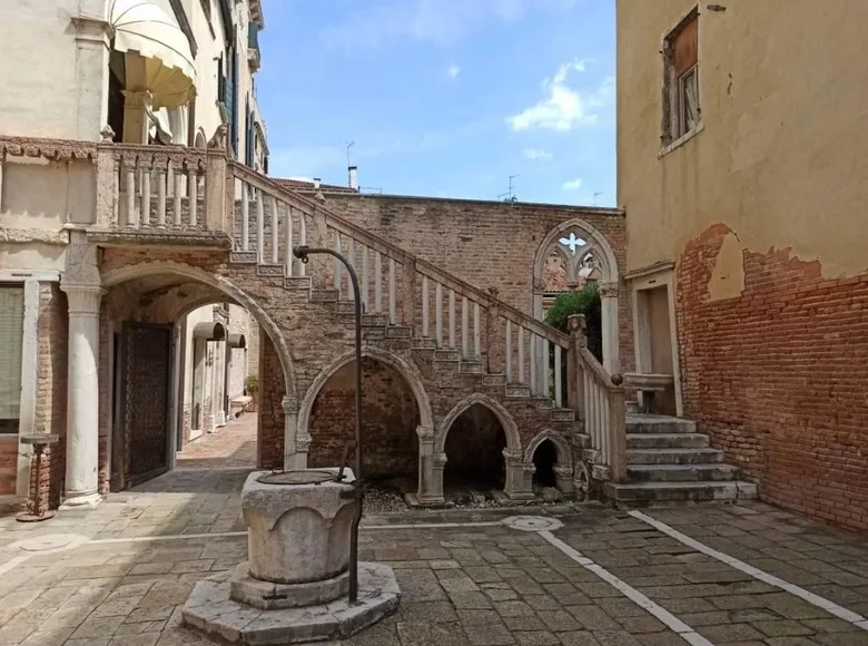 Hotel 2 900 m² in Venezia, Italy