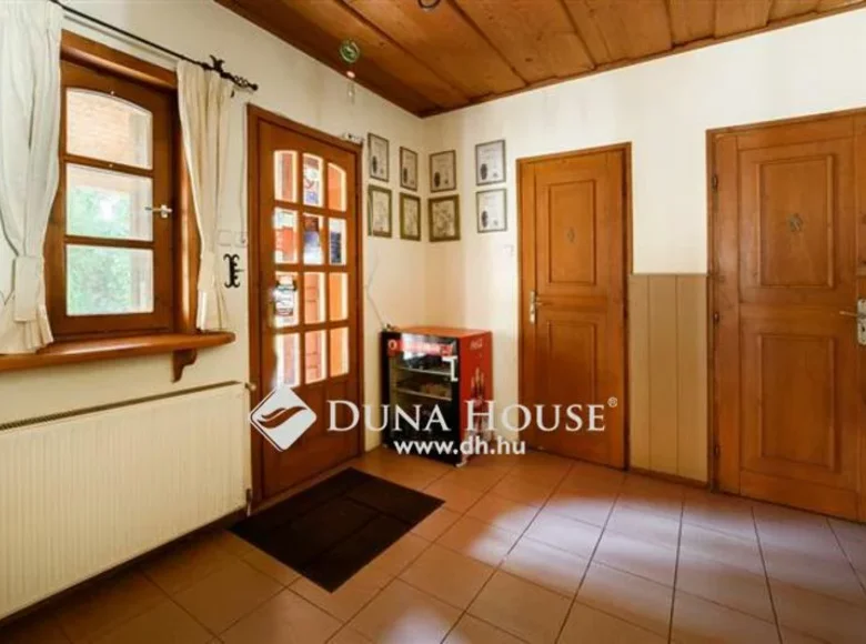 Propiedad comercial 119 m² en Vac, Hungría