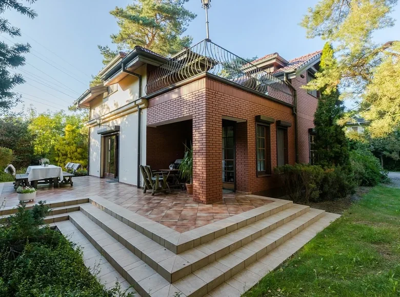 3 bedroom house 443 m² Lomianki, Poland