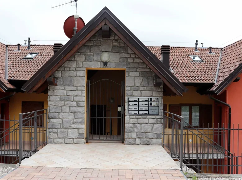 Mieszkanie 5 pokojów 96 m² Blessagno, Włochy