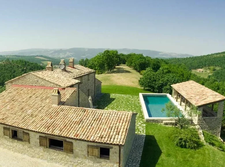 Revenue house 377 m² in Todi, Italy