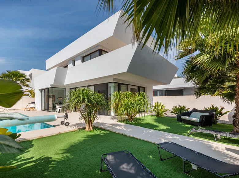 Villa de 4 dormitorios 185 m² Urbanizacion Dona Pepa, Španjolska