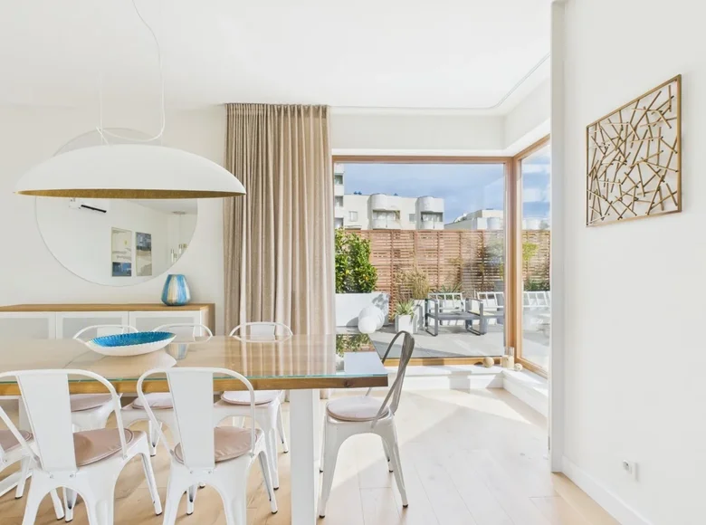 Mieszkanie 4 pokoi 130 m² w Warszawa, Polska