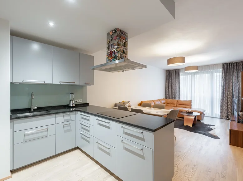 Mieszkanie 4 pokoi 106 m² Miasto Stołeczne Praga, Czechy