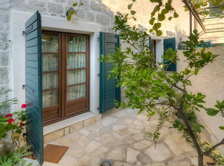 3 bedroom apartment 105 m² Strp, Montenegro