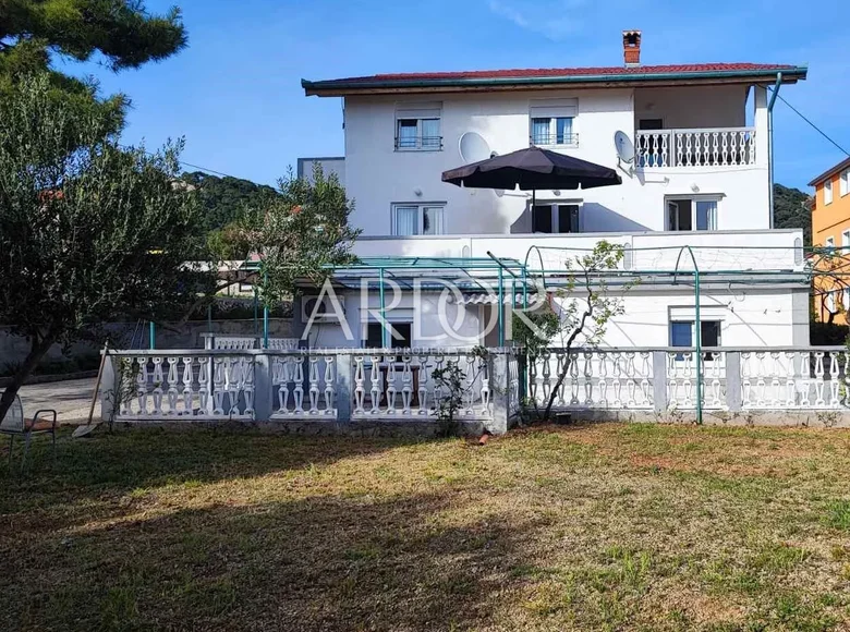 7 bedroom house 280 m² Barbat, Croatia