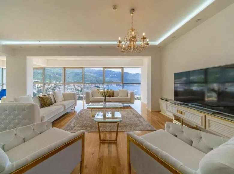 3 bedroom apartment 150 m² in Budva, Montenegro