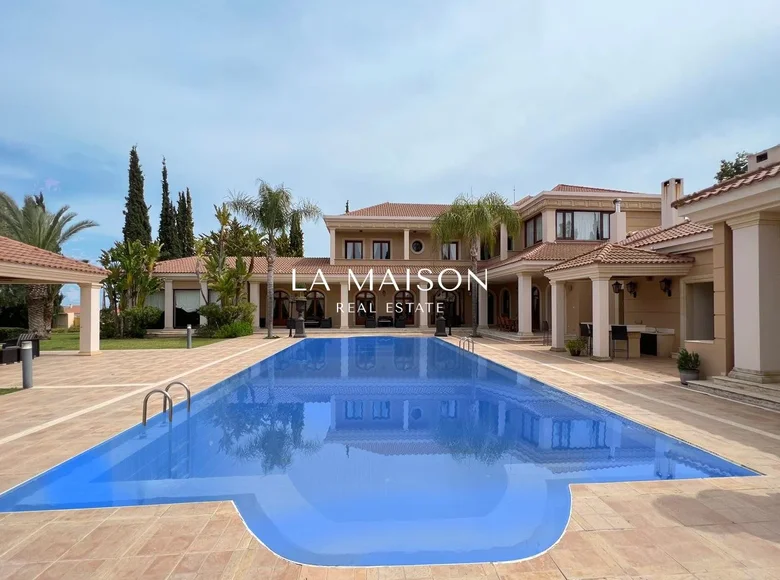 Casa 7 habitaciones 1 410 m² en Latsia, Chipre