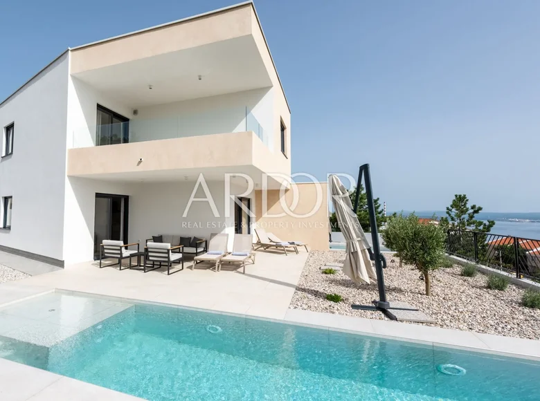 3 bedroom apartment 213 m² Kostrena, Croatia